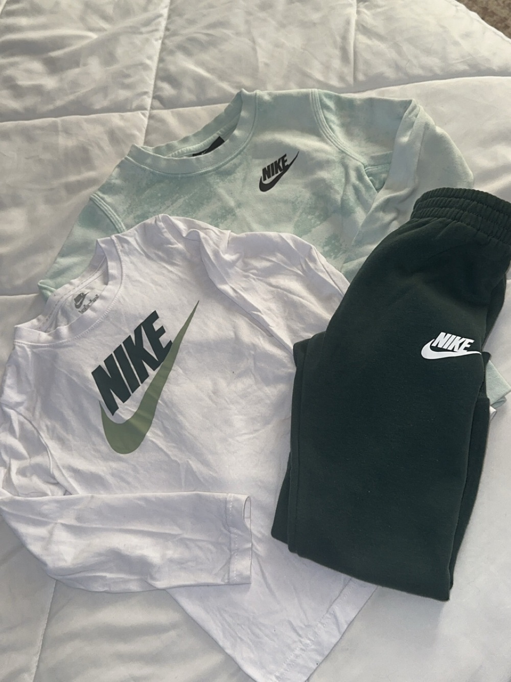 Nike Bundle Kids long sleeve shirt, Sweat pants, & Nike mint green Sweatshirt
